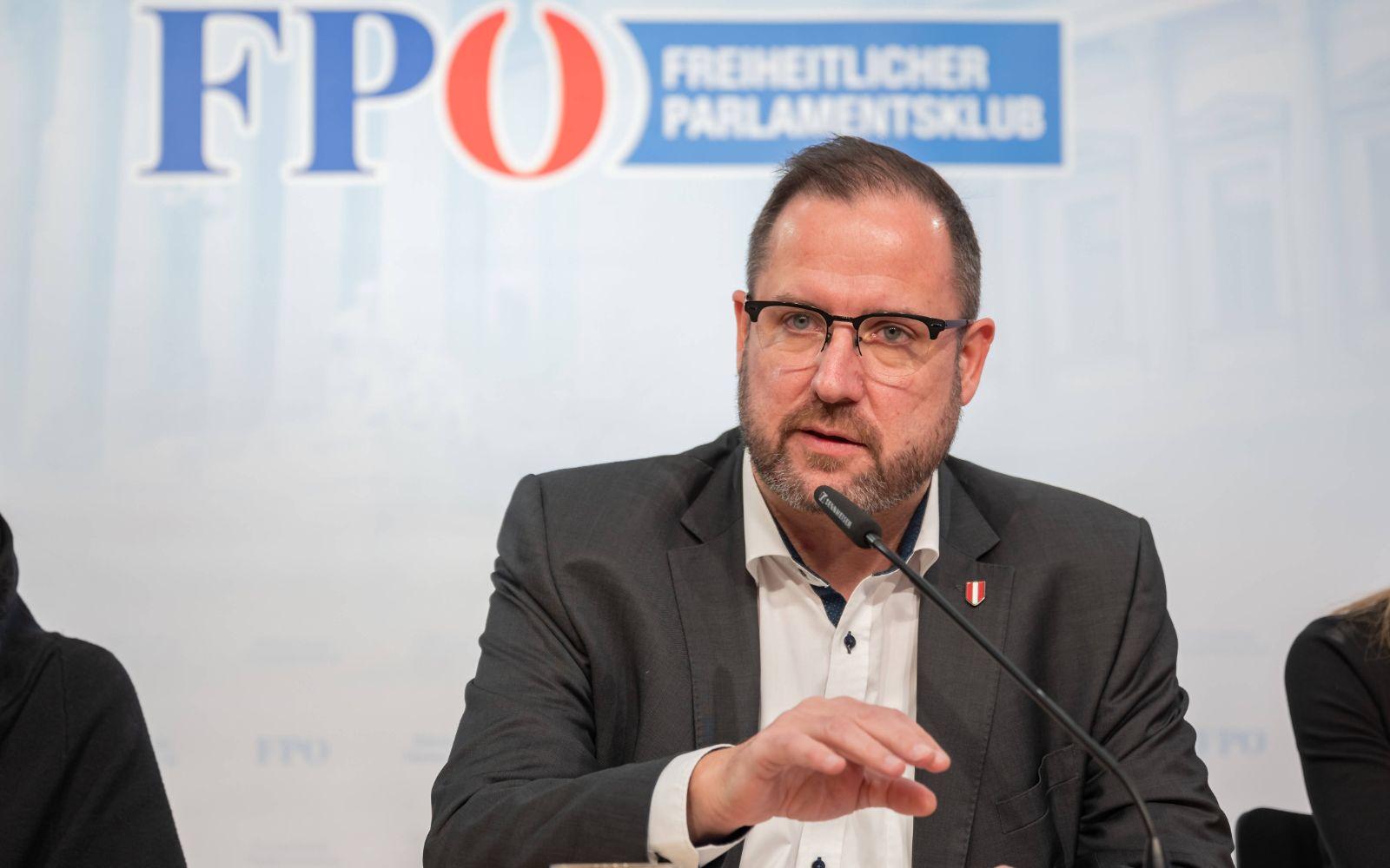 ORF vor drastischen Kürzungen: FPÖ will 150 Millionen einsparen